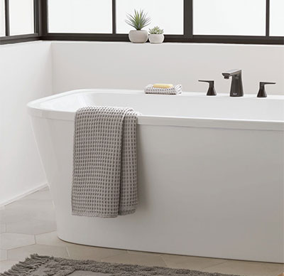a photo of a bath tub